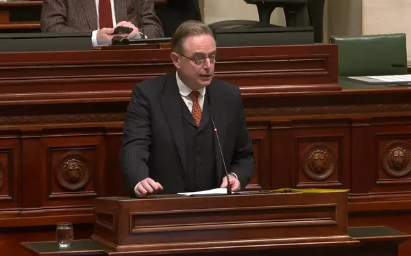 Opvallende begrotingsmaatregel van regering De Wever raakt elk gezin in de portefeuille: zoveel duurder worden jouw verzekeringen!