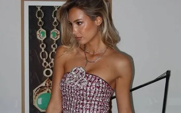 'Lekkerste WAG ter wereld' gooit wat gloeiendhete lingeriefoto's in de groep en het internet breekt net niet doormidden