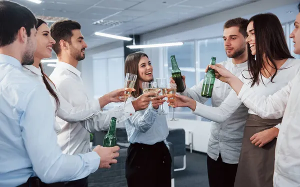 "Na een feestje op het werk, liet een collega me al de hoeken van haar kantoor zien. De gevolgen waren niet te overzien.."