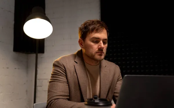 Experts waarschuwen voor ‘gooning’, de 'verontrustende' sekstrend die één van de meest gegoogelde van 2025 is