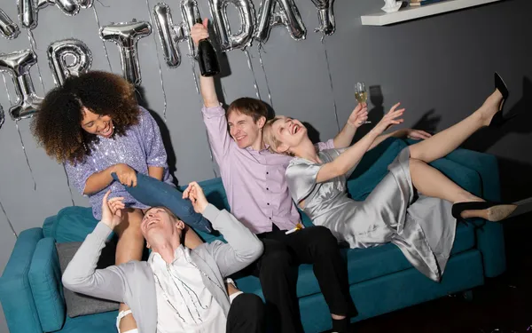 Gezellige avond onder schoolouders neemt 'pikante' wending na wat drankjes: "Ineens waren onze lichamen verstrengeld..."