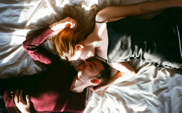 Expert legt uit waarom ‘warme seks’-trend veel voordelen heeft, en waarom het overslaan ervan je partner ontevreden kan maken