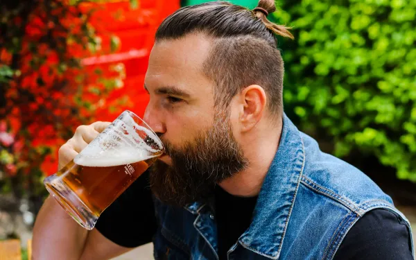 Arts waarschuwt: zo groot is de impact van zelfs maar één drankje op je prestaties in bed