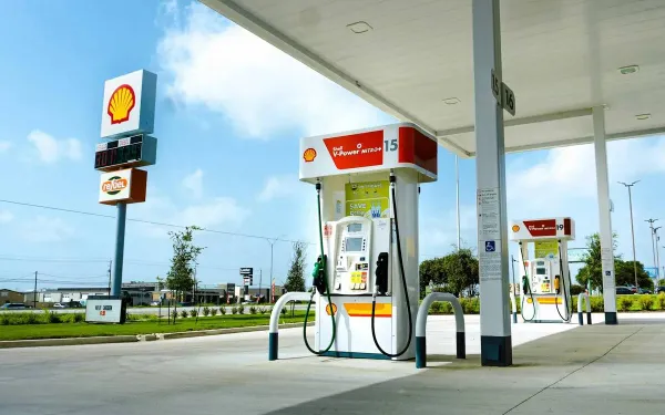 Boodschappen doen en tanken in Nederland: zoveel kan je als Vlaming (niet) besparen