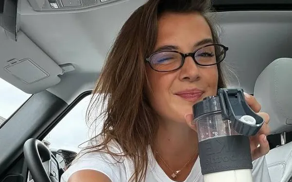 Jamie-Lee Six die poseert in haar ondergoed... daar kan je het weekend wel mee aanvatten! (foto's)