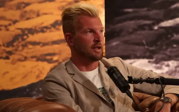 De 'Blonde God van de Koers' slaat weer toe: 'RVG' deelt foto van knappe blondine in hotelkamer en het internet gaat los!