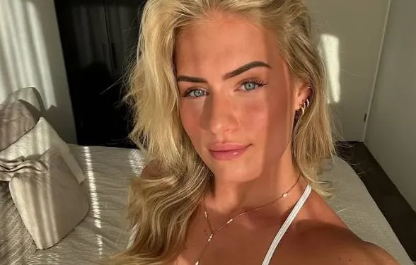 Alice uit Big Brother trekt een bikini aan en zorgt eigenhandig voor een late nazomer (foto's)