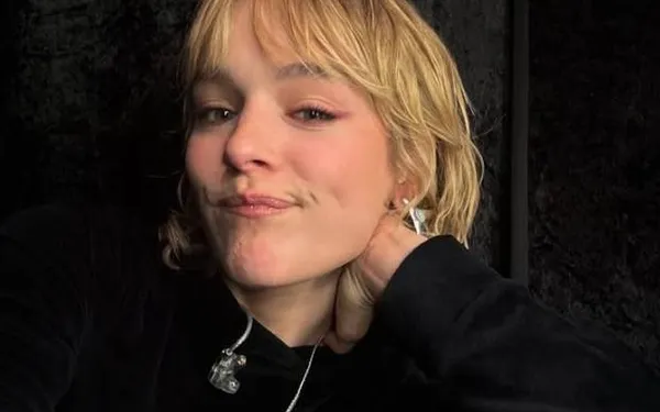 Iedereen wil haar, maar zó diep moeten festivals in de geldbuidel tasten voor Pommelien Thijs: "Nee, ze is niet goedkoop..."