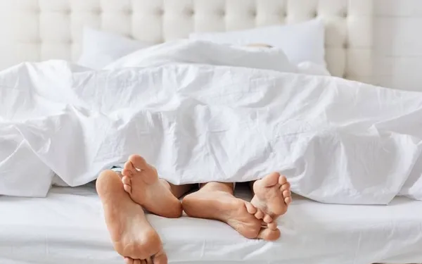 'Digitale triootjes' uitgelegd, nu steeds meer koppels deze trend in de slaapkamer introduceren