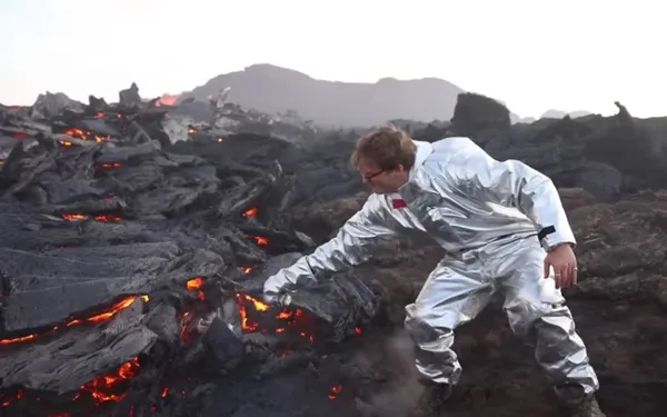 Man legt 1.600 kilometer af om… een diepvriesmaaltijd te bereiden op een actieve vulkaan