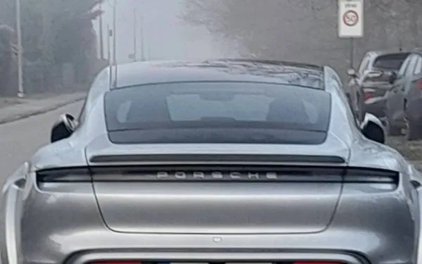 Vlaamse Porsche-eigenaar trekt aandacht met bijzondere nummerplaat: "Met z'n boekhouder samengezeten..."