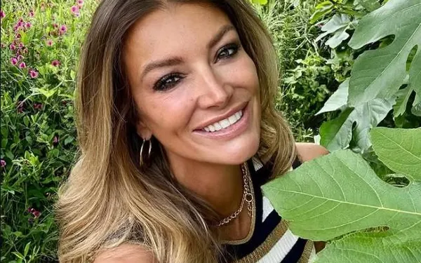 Véronique De Kock filmt zichzelf onder de douche en iedereen is weer stapelverliefd: "Iconisch, zoals altijd!"