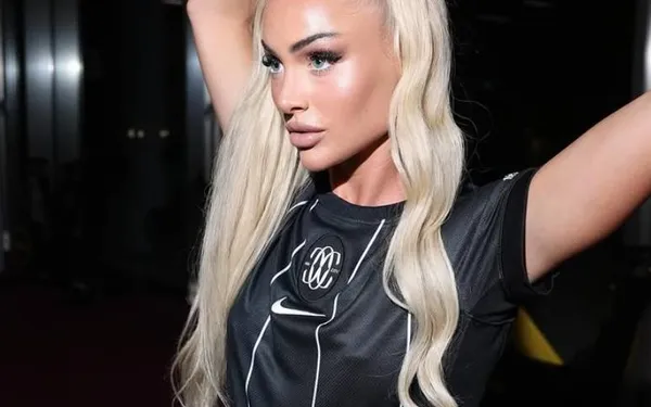 Voetbalster Alisha Lehmann toont haar jongleerkunsten in bikini en dat levert fascinerende beelden op