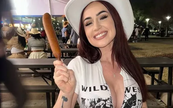 "Mijn vriend is boos dat ik het met andere mannen doe. Maar je gelooft nooit wat hij zelf stiekem doet..."