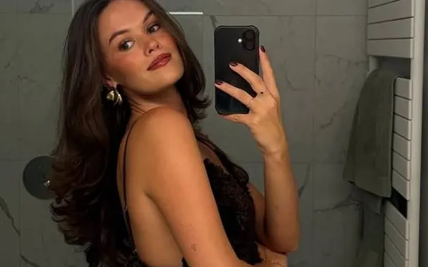 Ex-Miss België Annelies Törös laat zich nog eens zien in bikini en da's verplicht beeldmateriaal voor 'kunstliefhebbers'