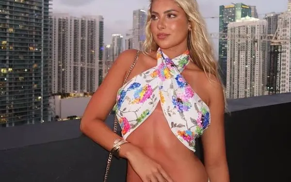 'Knapste zwemster ter wereld' heeft een nieuw badpak, en dat levert interessante beelden op...