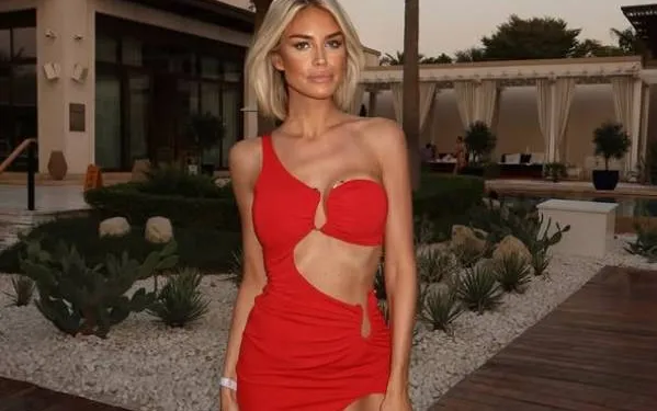 'Real Housewife' Amy dropt indrukwekkende bikinikiekjes, en haar volgers hebben allemaal dezelfde opmerking...