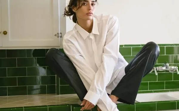 Bianca Van Damme, dochter van Jean-Claude, poseert 'lichtjes' gekleed en toont haar afgetrainde lijf (foto's)