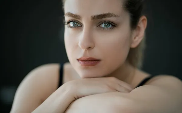 "Ik deed mijn vriend een escort cadeau voor zijn verjaardag en filmde hun vrijpartij. Het eindigde dramatisch voor mij..."