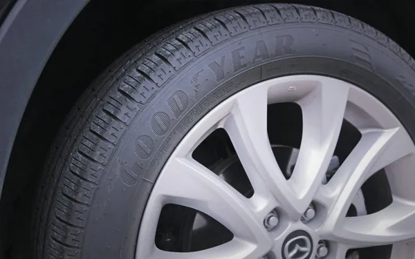 Verontrustende cijfers: honderdduizenden wagens op Belgische wegen kampen met specifiek bandenprobleem