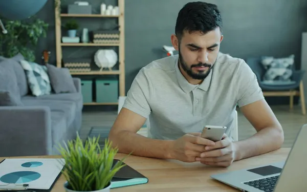 Veiligheidsexperts waarschuwen: deze instelling van je smartphone kan je kwetsbaar maken voor gevaarlijke aanvallen