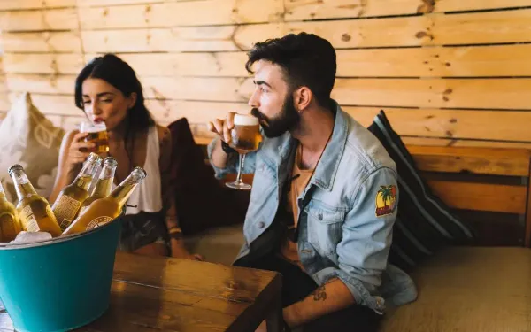 Arts deelt 10% alcohol-methode die (veel) effectiever kan zijn dan 'Dry January': "Er is geen ontwenning"