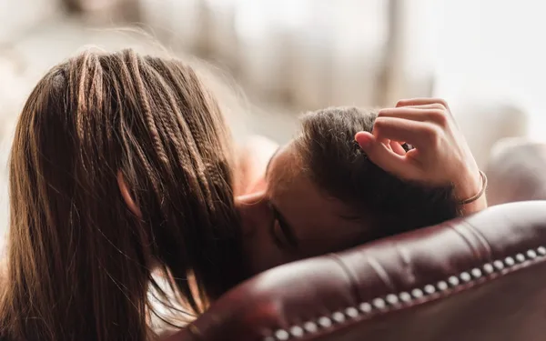 Expert onthult hoe de ‘flipperkastmethode’ je seksleven nieuw leven kan inblazen: "Veel vrouwen verlangen ernaar..."