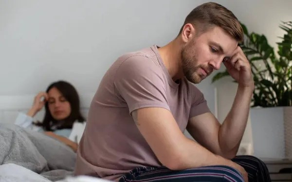 Rik (31) kreunt te veel tijdens de seks, althans volgens zijn lief: "Als ik er niet mee stop, zal ze vreemdgaan..."