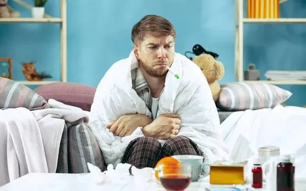 Mannen voelen zich slechter als ze ziek zijn dan vrouwen: terecht of puur drama? De wetenschap biedt het antwoord...