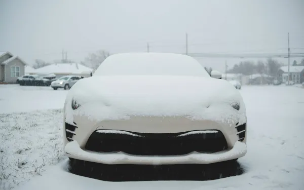 Hoe die laag sneeuw op je elektrische auto écht wel een impact heeft: "Eén ding wordt vaak vergeten"