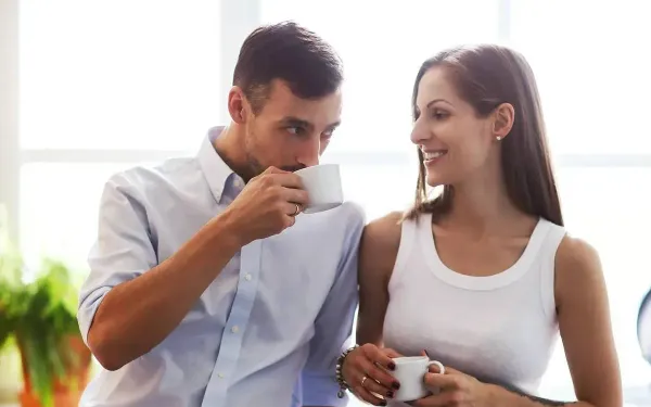 Affaires op het werk: "Mijn baas bezorgt me ontelbaar veel orgasmes, maar daarna doet hij steeds iets verschrikkelijk..."