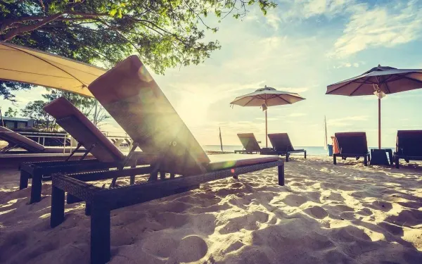 Koppel dat voor het eerst naar een nudistenresort ging, onthult wat er daar allemaal gebeurt: "Ze vogelen meer dan konijnen!"