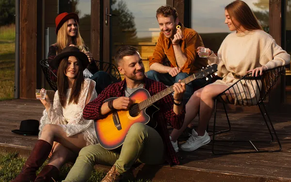 Samen weg met vrienden: de voordelen van een groot vakantiehuis