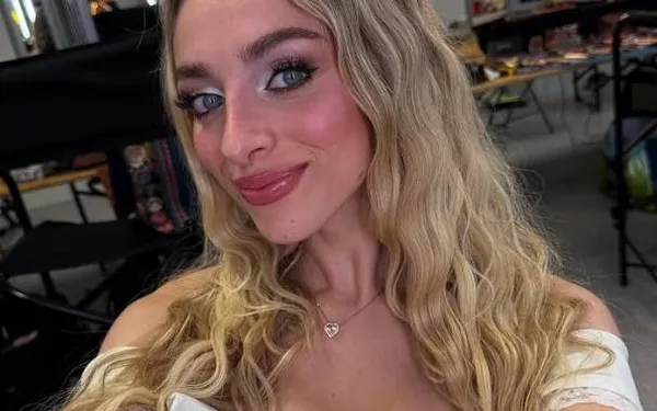 De throwbacks waar we van houden: Camille Dhont blikt nog even terug op 2025 met... een snikhete bikinifoto