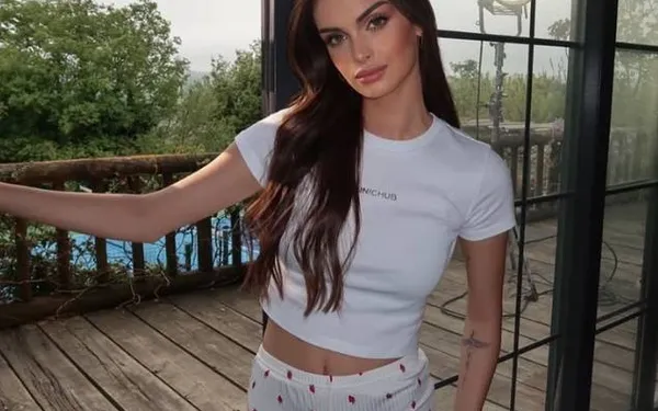 Miauwkes! Limburgse beauty Nora presenteert zich als een echte tijger in bikini (foto's)