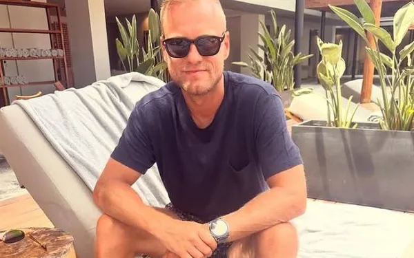 Rechter maakt zich boos op Olivier Deschacht, die straf kent voor gsm-gebruik achter het stuur: "Je hebt al een uitgebreid strafblad!"