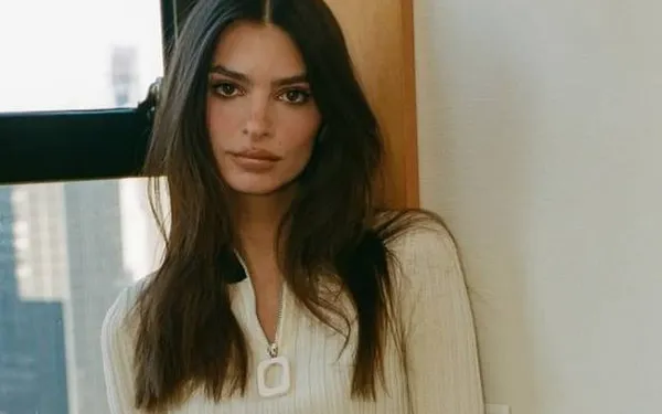 Chips, chocolade en Emily Ratajkowski die met haar billetjes schudt... Wat heeft een mens nog meer nodig!?