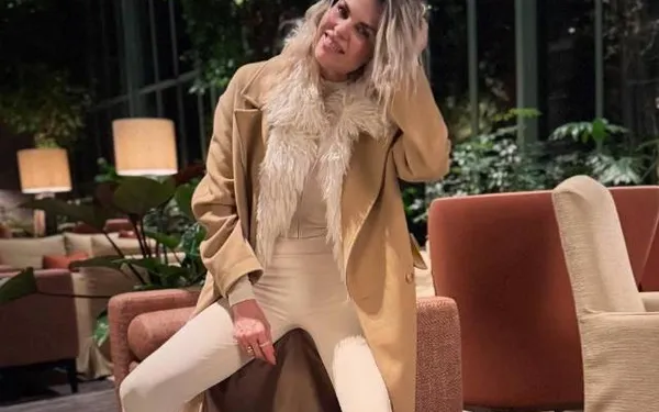 Tanja Dexters blijkt plots getrouwd te zijn met... twee mannen! "We hebben nog nooit ruzie gehad"