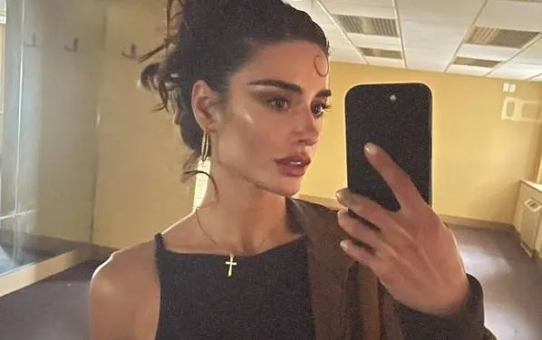 Bianca Van Damme, dochter van Jean-Claude, poseert in minuscule bikini en toont haar afgetrainde lijf (foto's)