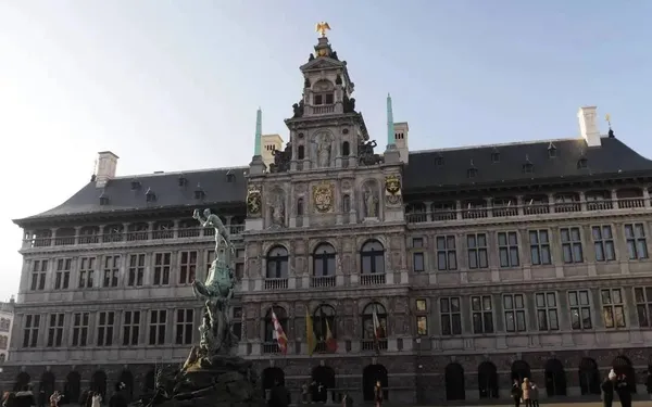 Dit verdient de burgemeester van jouw stad of gemeente: "We mogen niet klagen, maar het werk is intensief"