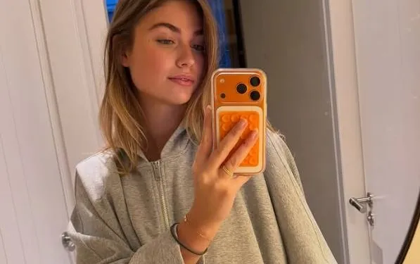 Waarom vooraan staan bij een optreden van de Nederlandse zangeres Roxy Dekker zeker geen straf is... (video)