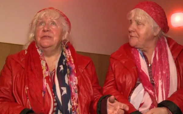 ‘s Werelds oudste sekswerk-tweeling (83) uit Amsterdam onthult wat hun moeder deed toen ze hun beroep ontdekte