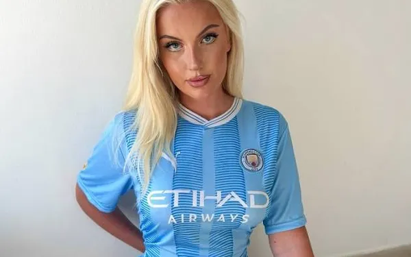 De bloedhete Elsa heeft zichzelf een erg pikante challenge opgelegd (en de Premier League-voetballers zijn alvast grote fans)