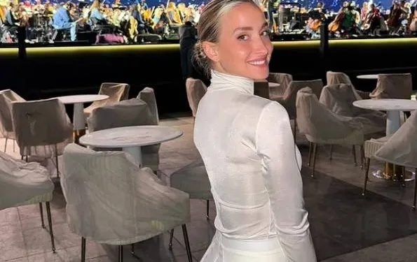 Gill Requière toont met een superheet dansje wat voor een gelukzak haar lief Niels Destadsbader is (video)