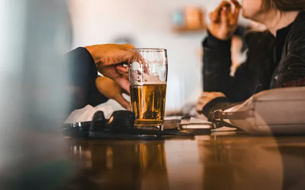 Heb jij een drankprobleem? Beantwoord deze vier vragen en je weet het meteen...