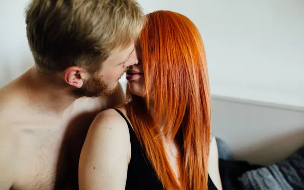 Bekende escortdame verklapt welk standje haar klanten het meest vragen: "Vooral de iets oudere mannen zijn grote fan"