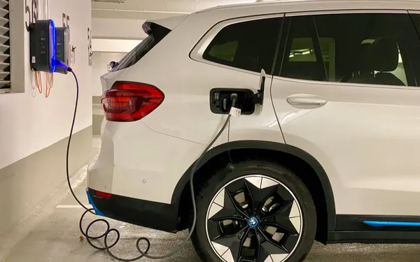 Goed nieuws voor Vlamingen met elektrische auto: "Een evolutie die we alleen maar kunnen toejuichen"