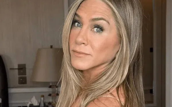 Jennifer Aniston (57!) verklapt hoe ze 'in shape' blijft, en deze heerlijke foto's zijn daar nog eens het bewijs van