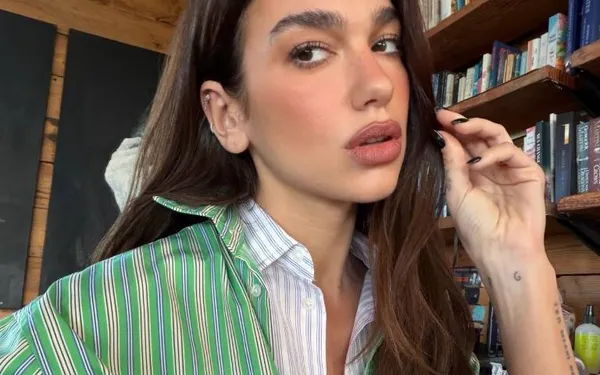 Nachtegaal en Brits-Albanese godin Dua Lipa deelt een foto van haar benen en iedereen zegt hetzelfde