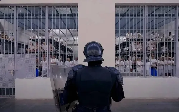 De meeste gevangenen worden er helemaal gek: dit is de isoleercel in 's werelds 'ergste gevangenis', met enkel een gaatje in het plafond voor lucht